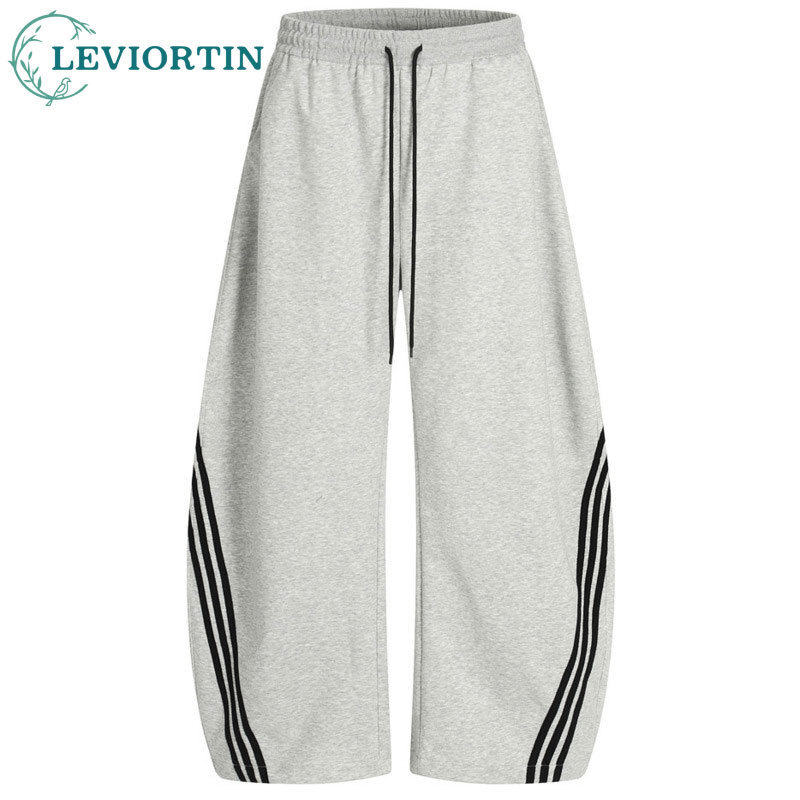 Men's trendy streetwear style, – Curved Spring Bar recenzja i cena