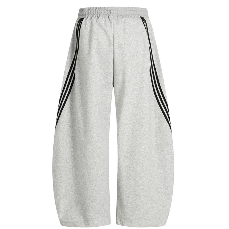 Men's trendy streetwear style, – Curved Spring Bar recenzja i cena
